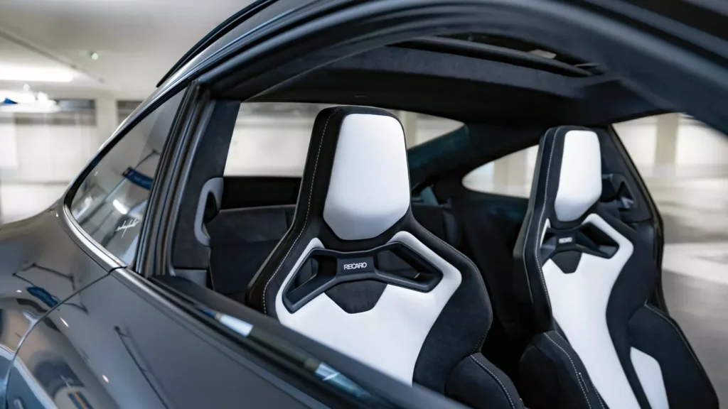 ธุรกิจ Recaro Aircraft Seating, Recaro Gaming และ Recaro Rail