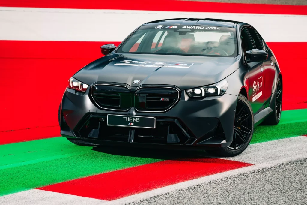BMW M5 MotoGP การออกแบบภายนอกของ M5 Safety Car