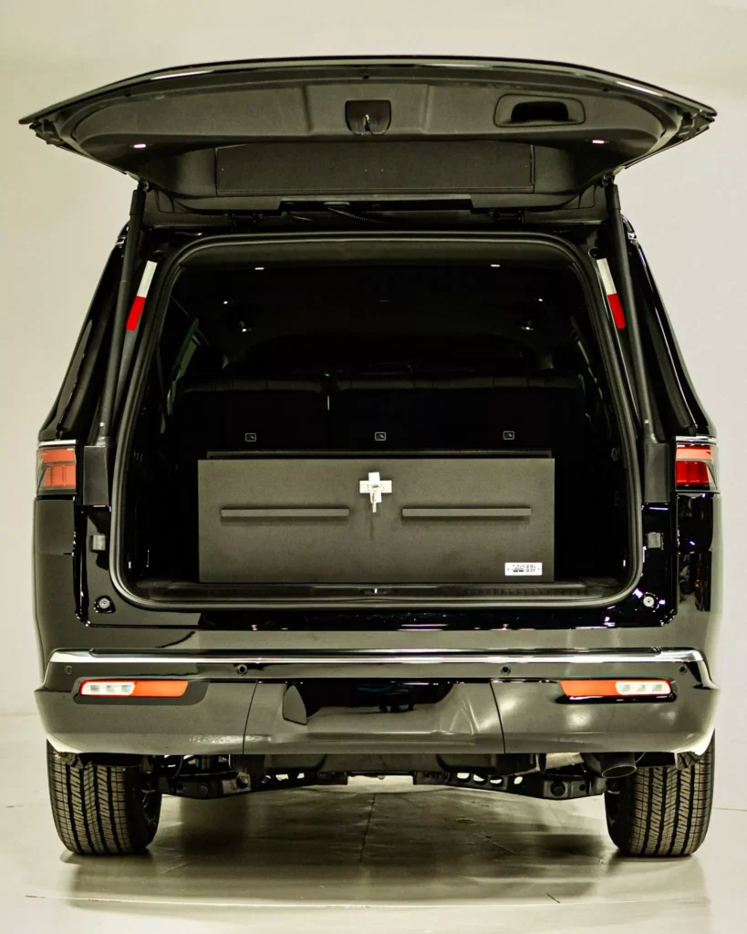 Jeep Wagoneer L อุปกรณ์พิเศษและการปรับแต่ง