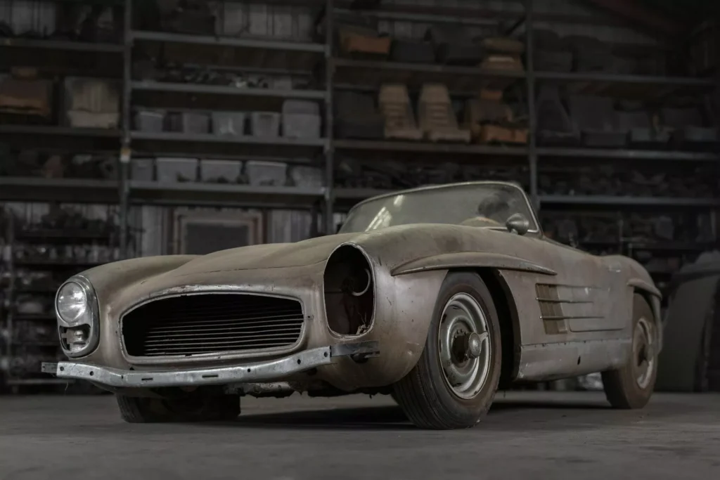 Mercedes 300 SL Roadster สัญลักษณ์แห่งความหรูหราและสมรรถนะ