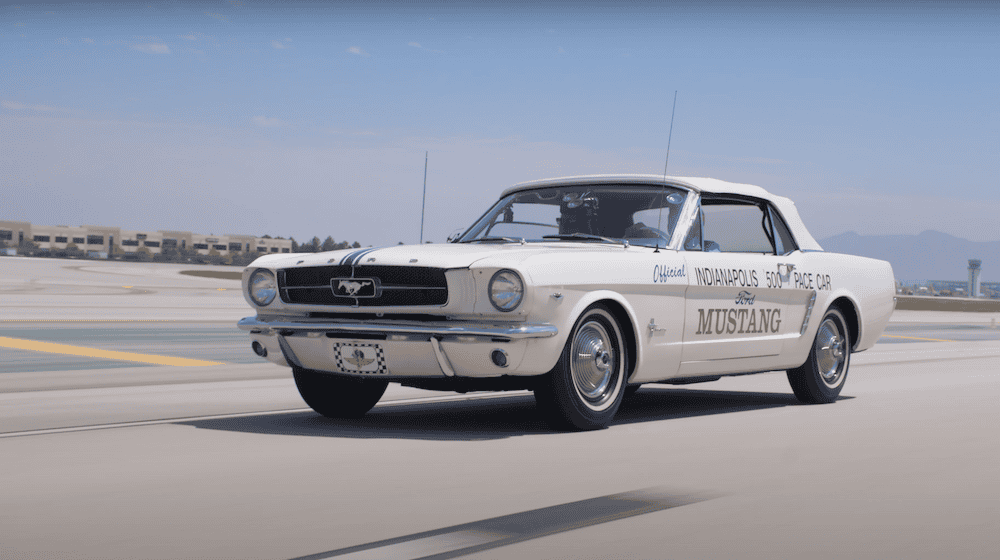 Bill Ford ได้นำรถ Mustang Indy Pace Car รุ่นหายากปี 1964.5 ไปที่ Jay Leno's Garage