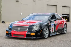 ความสนุกและคุ้มค่าในการเป็นเจ้าของ Cadillac CTS-V สำหรับการแข่ง Autocross
