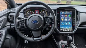 Subaru Crosstrek 2024 ด้านหน้าคนขับ