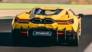 Lamborghini Revuelto 2024 ท้ายรถ