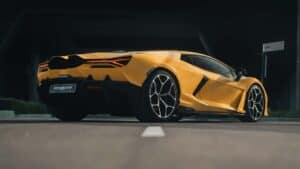 Lamborghini Revuelto 2024 ด้านหลังตัวรถ