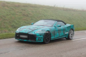 Aston Martin Vanquish Volante ภาพการขับจริง