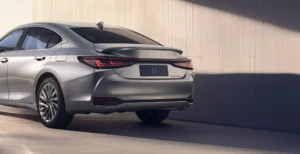 Lexus ES 2026 ด้านหลังตัวรถ