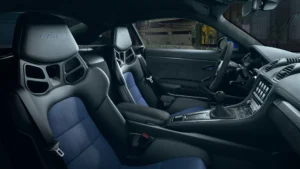 Porsche Cayman GT4 RS 6 ภายใน