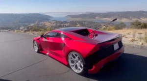Tesla Model 3 ที่กลายเป็น CyberRoadster ด้านท้ายรถ