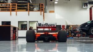 Honda และ McLaren Senna Ayrton senna's Mclaren MP4/7 ด้านหลังตัวรถ