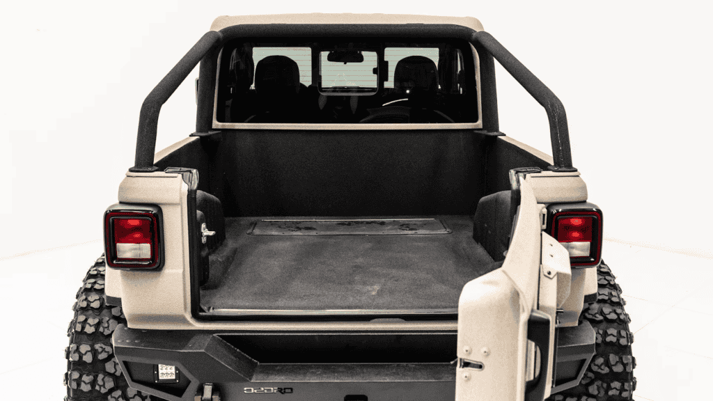 SoFlo Customs เป็นที่รู้จักในเรื่องการปรับแต่งรถ Jeep ให้มีเอกลักษณ์เฉพาะตัว J6 Pickup Truck