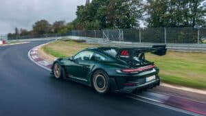 Porsche 911 GT3 RS Manthey Racing บนสนามแข่ง