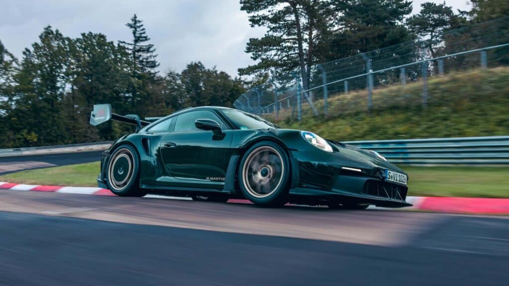 Porsche 911 GT3 RS Manthey Racing การออกแบบภายในที่มุ่งเน้นการแข่งรถ